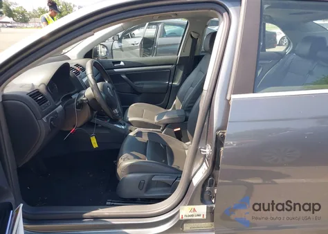 2008 Volkswagen Jetta Se/Sel z USA, uszkodzony, nr VIN 3VWRZ71K88M176385